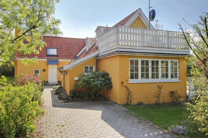 Pilgrim fup Forkert Hus on Østre Alle 71A for sale at Dansk Boligformidling